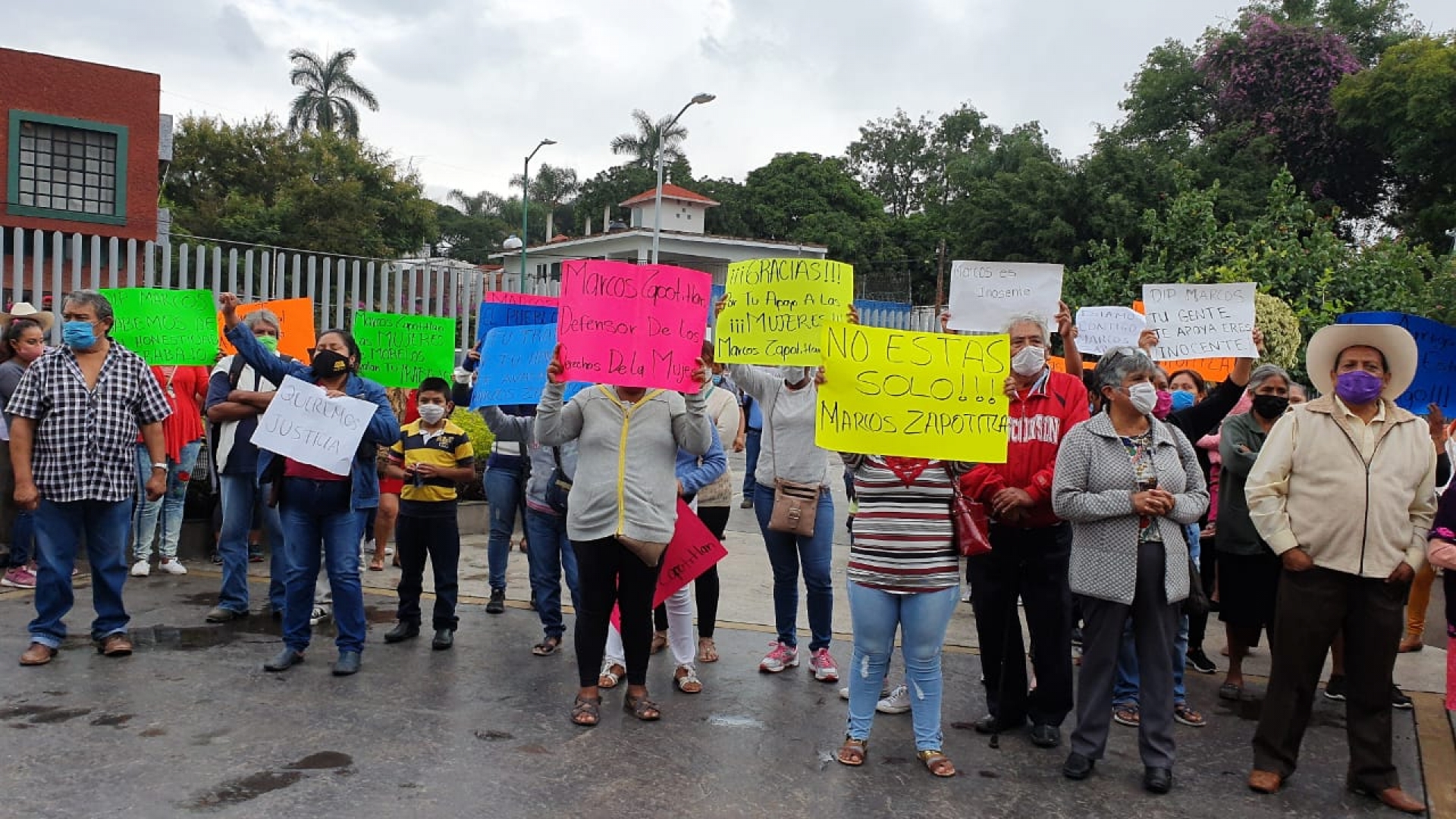 Se manifiestan habitantes de Tlayacapan en apoyo del diputado Marcos Zapotitla