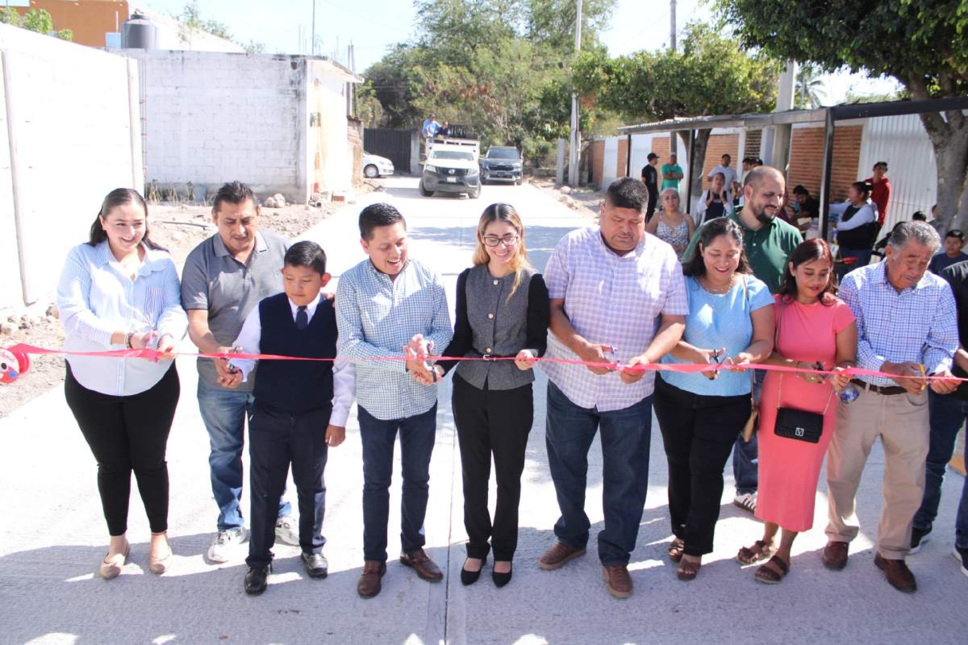 Entrega Ayuntamiento de Jojutla obra de pavimentación en Tehuixtla