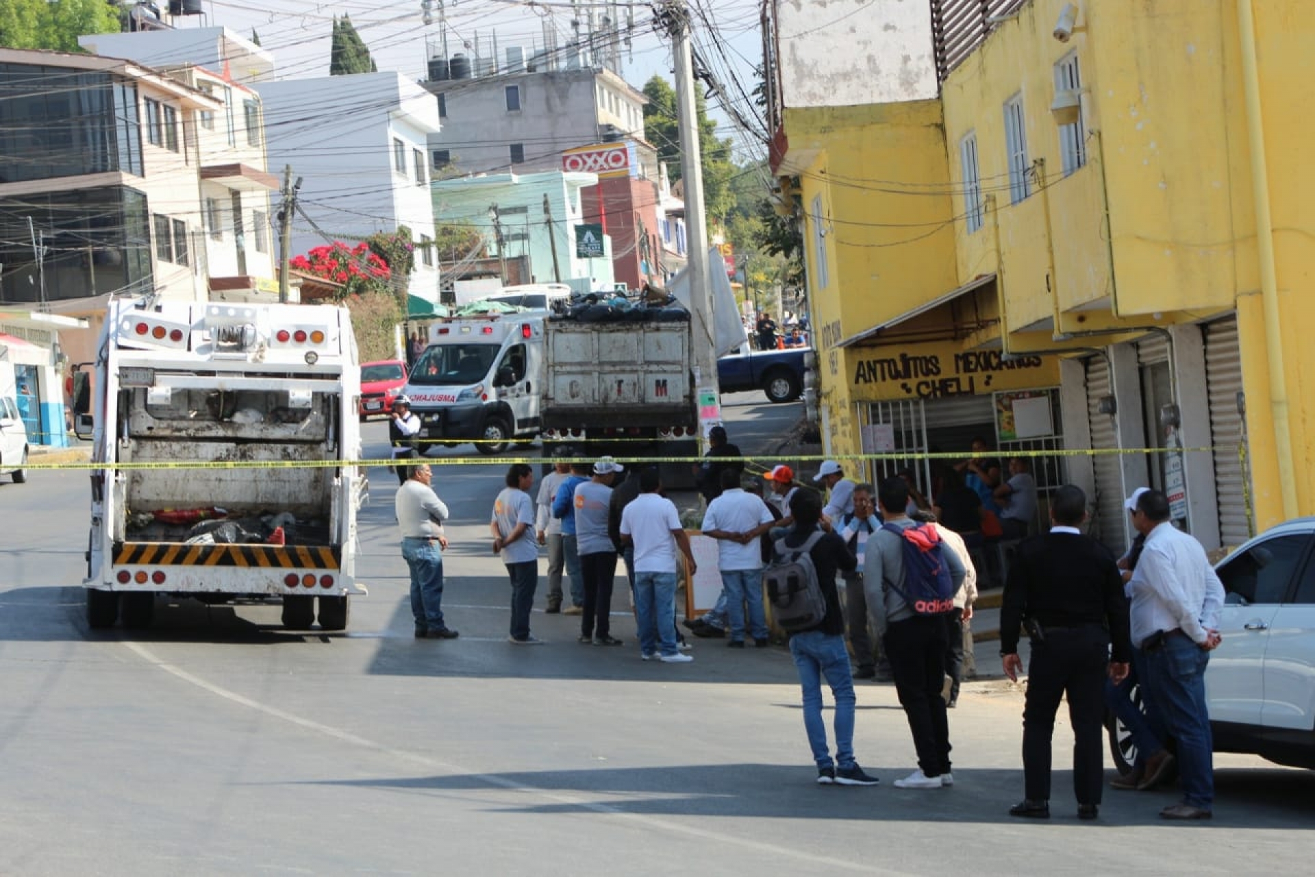 Asesinan a tiros a empleado de recolección de basura, en la avenida Universidad