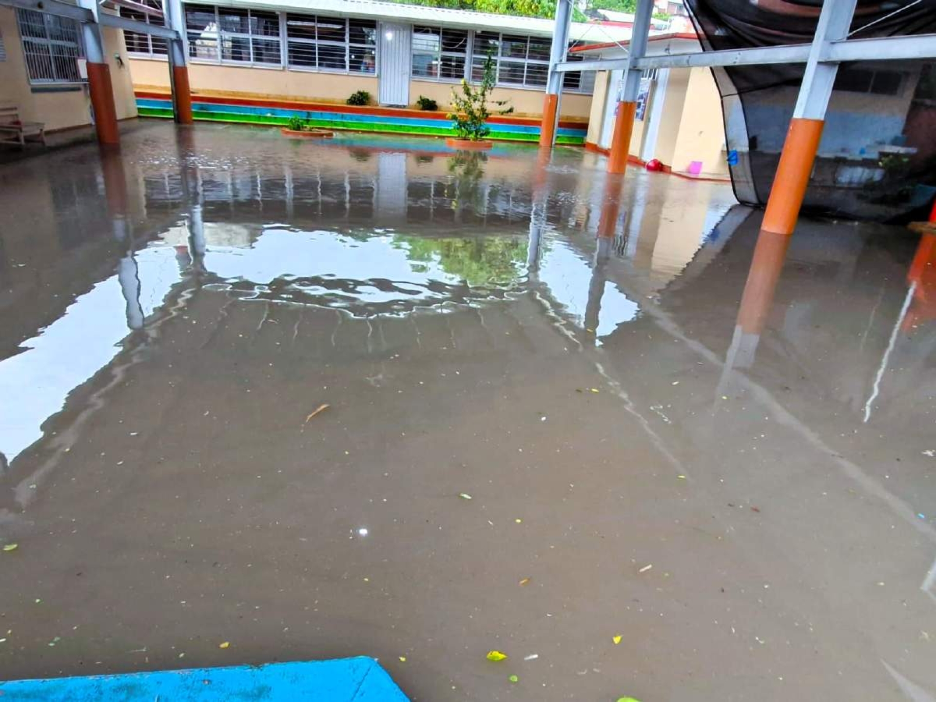 Se inunda kínder en Cuautla por fuerte lluvia