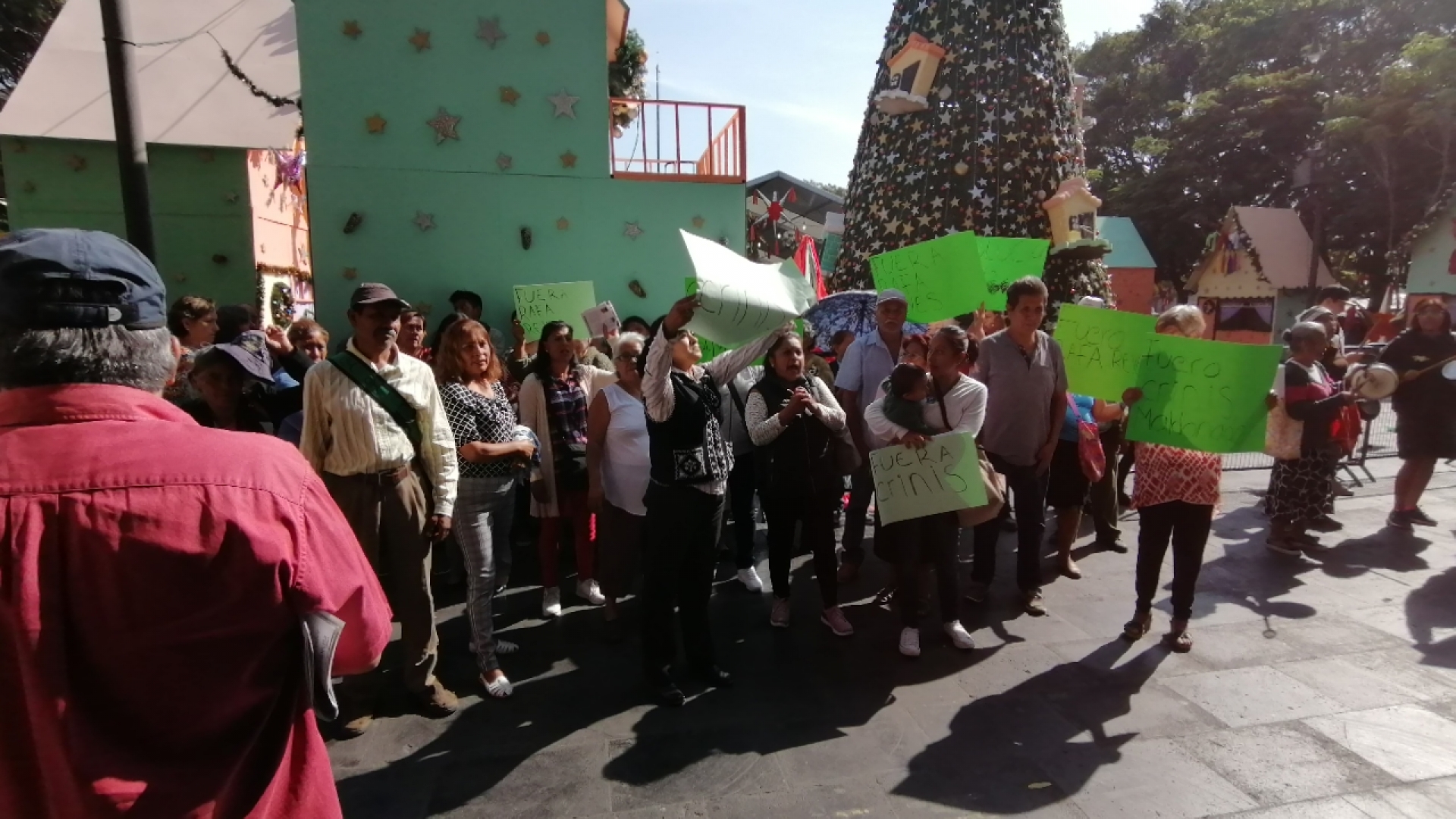 Habitantes de Loma Bonita se manifiestan en Cuernavaca