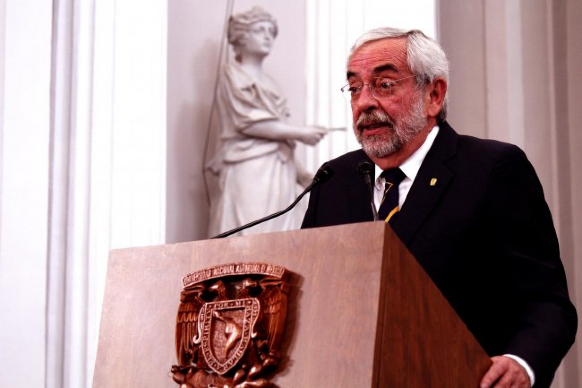 Rector de la UNAM pide desarme nacional