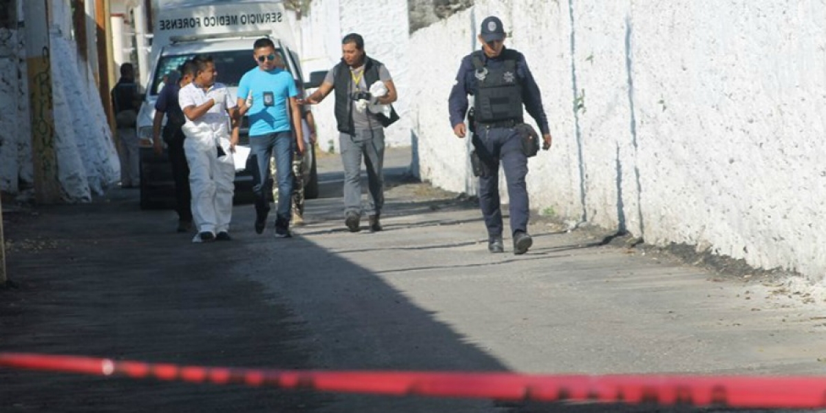 Hallan cadáver decapitado frente a panteón de Xochitepec