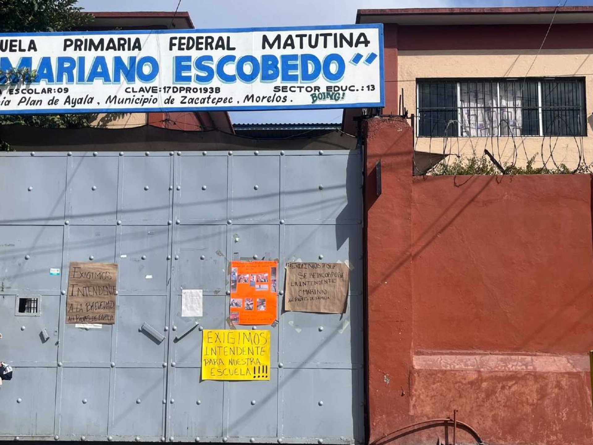 Urgen regreso de intendente a primaria de Zacatepec