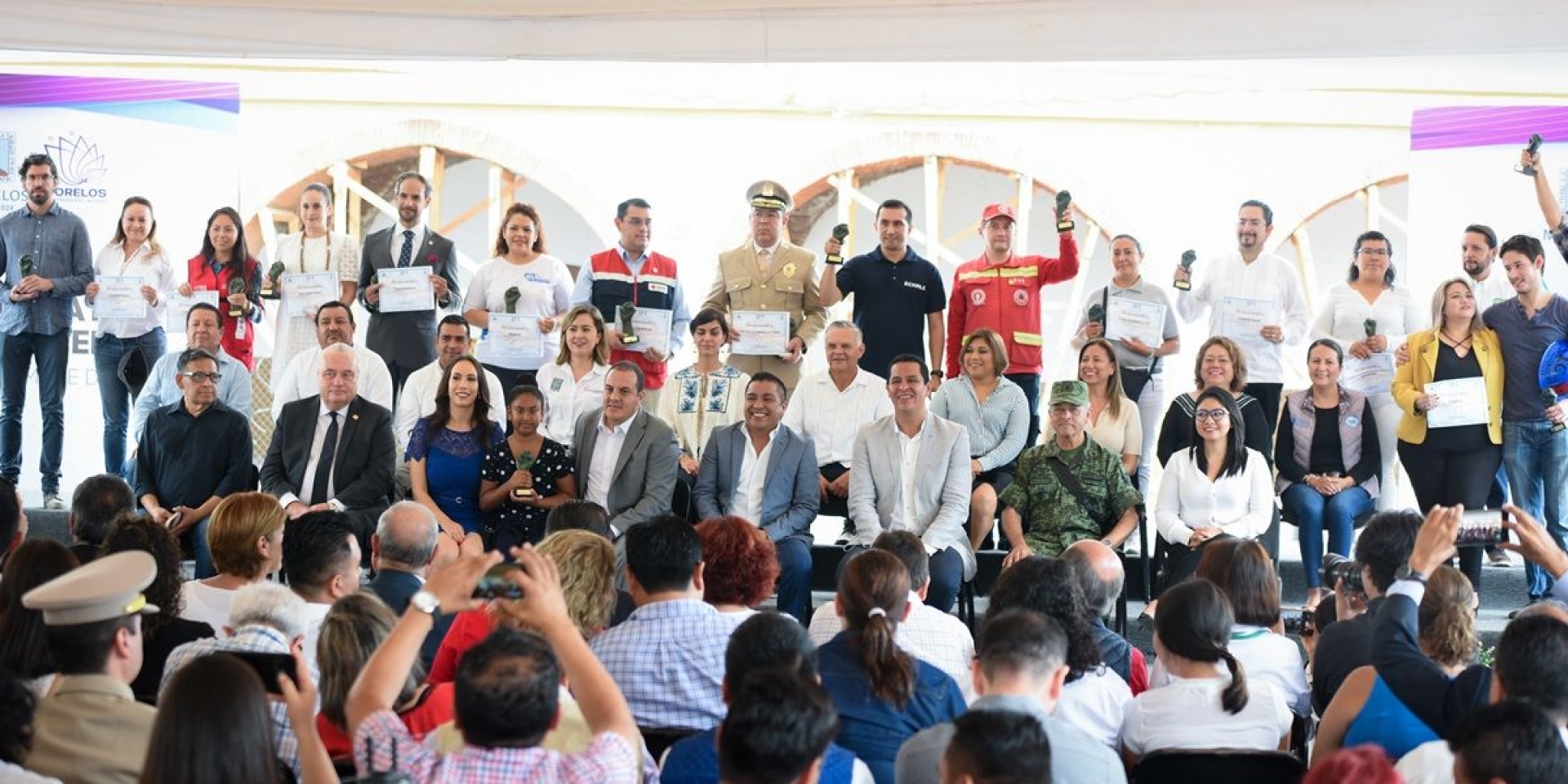Conmemoran 19-S con presea