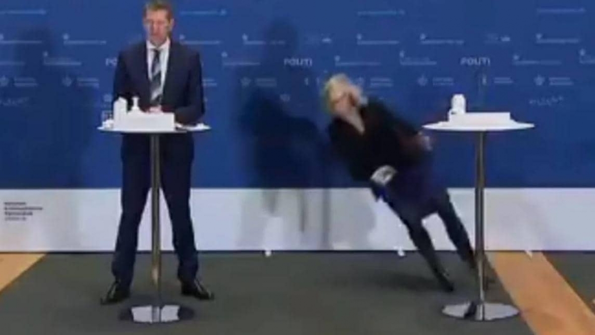 En Dinamarca, funcionaria se desmaya en plena conferencia