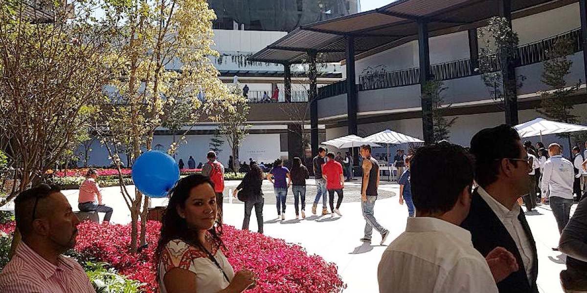 Inauguran centro comercial Averanda