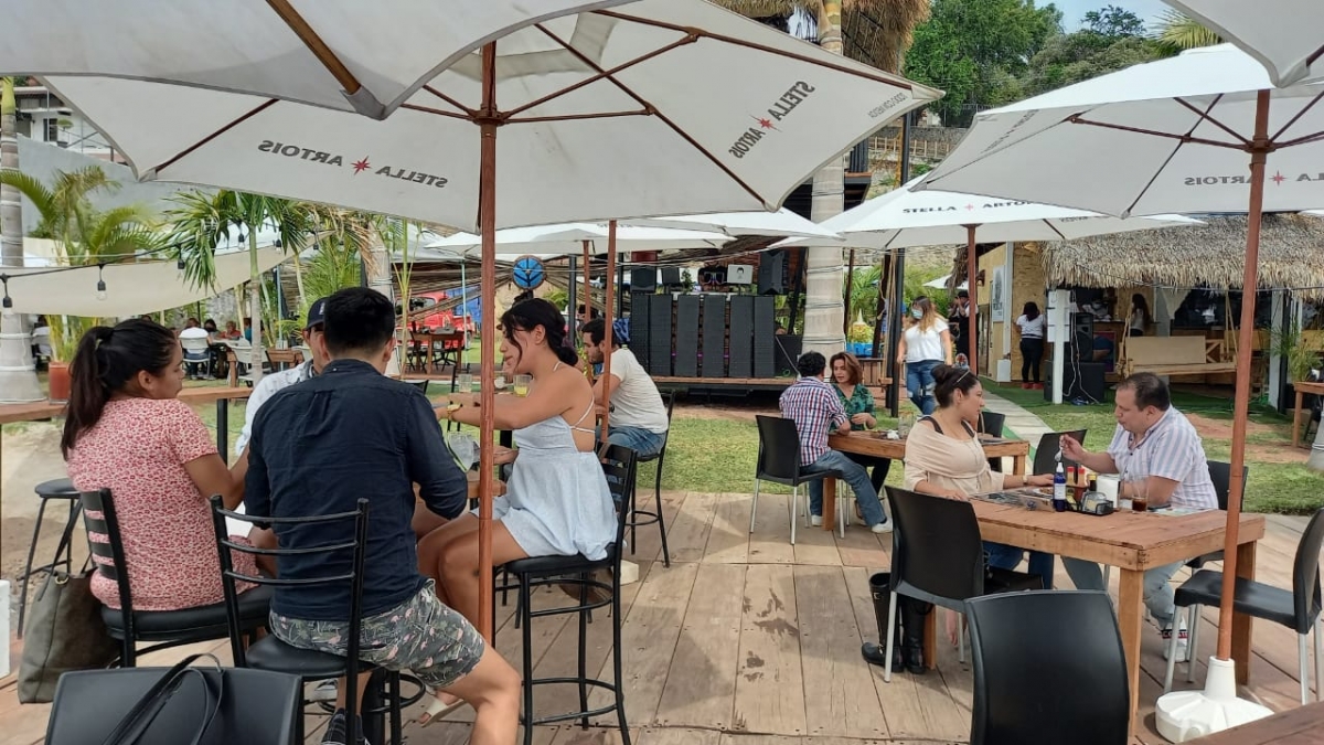 Incumplen restaurantes con aforo del 50% en semáforo naranja