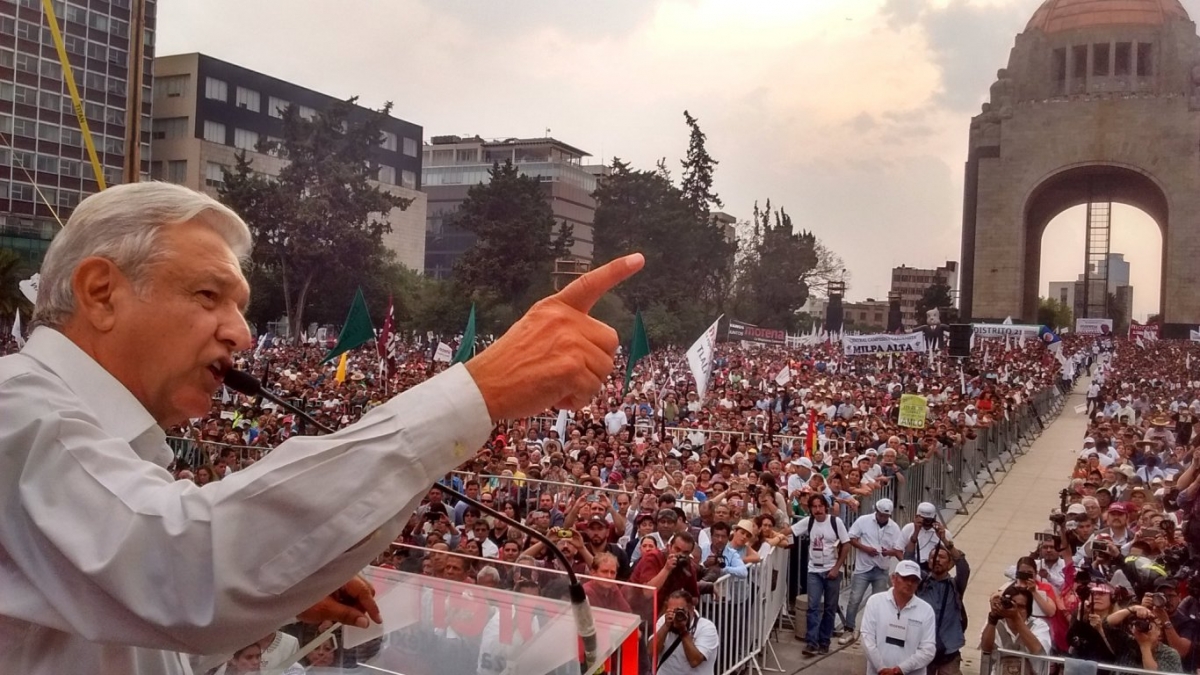 AMLO suma a expriistas, expanistas y hasta músicos para su proyecto al 2018