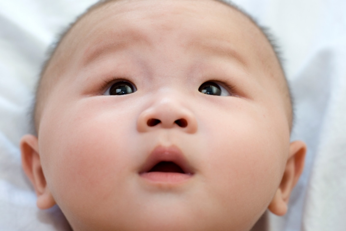 ¿Puede un bebé de tres meses quedarse ciego por hacerle una foto con flash?