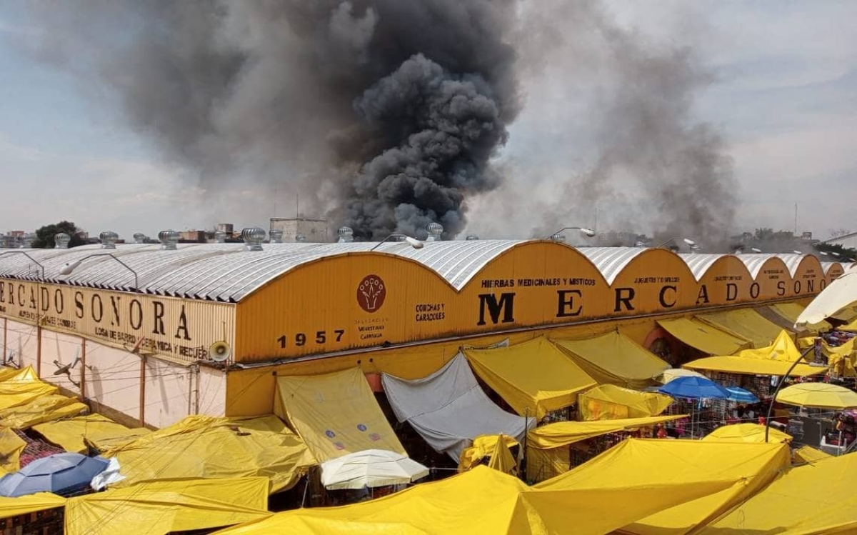 Se incendia Mercado de Sonora en CDMX