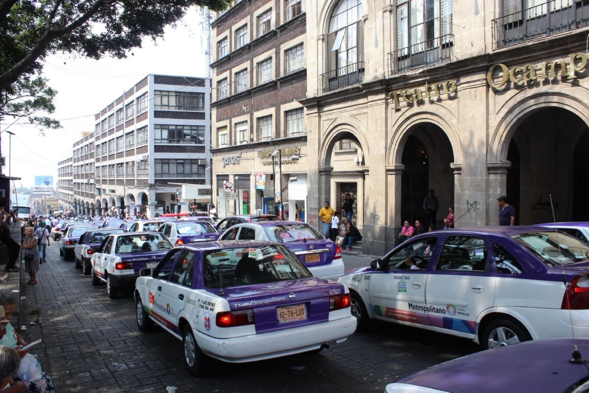 Se incrementan asaltos a bordo de taxis "pirata", afirma líder de radiotaxis