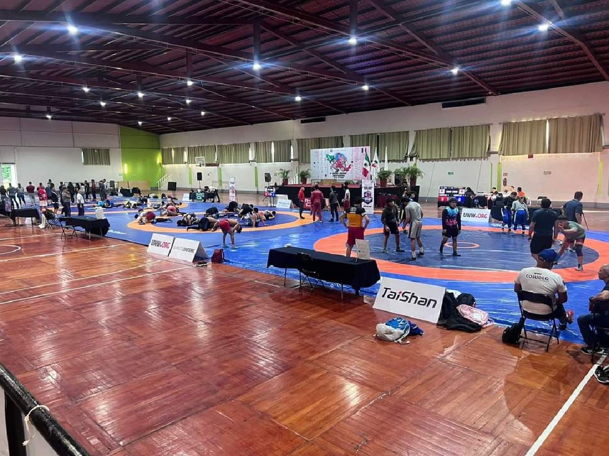 Mala actuación de atletas locales en el primer evento de lucha del año