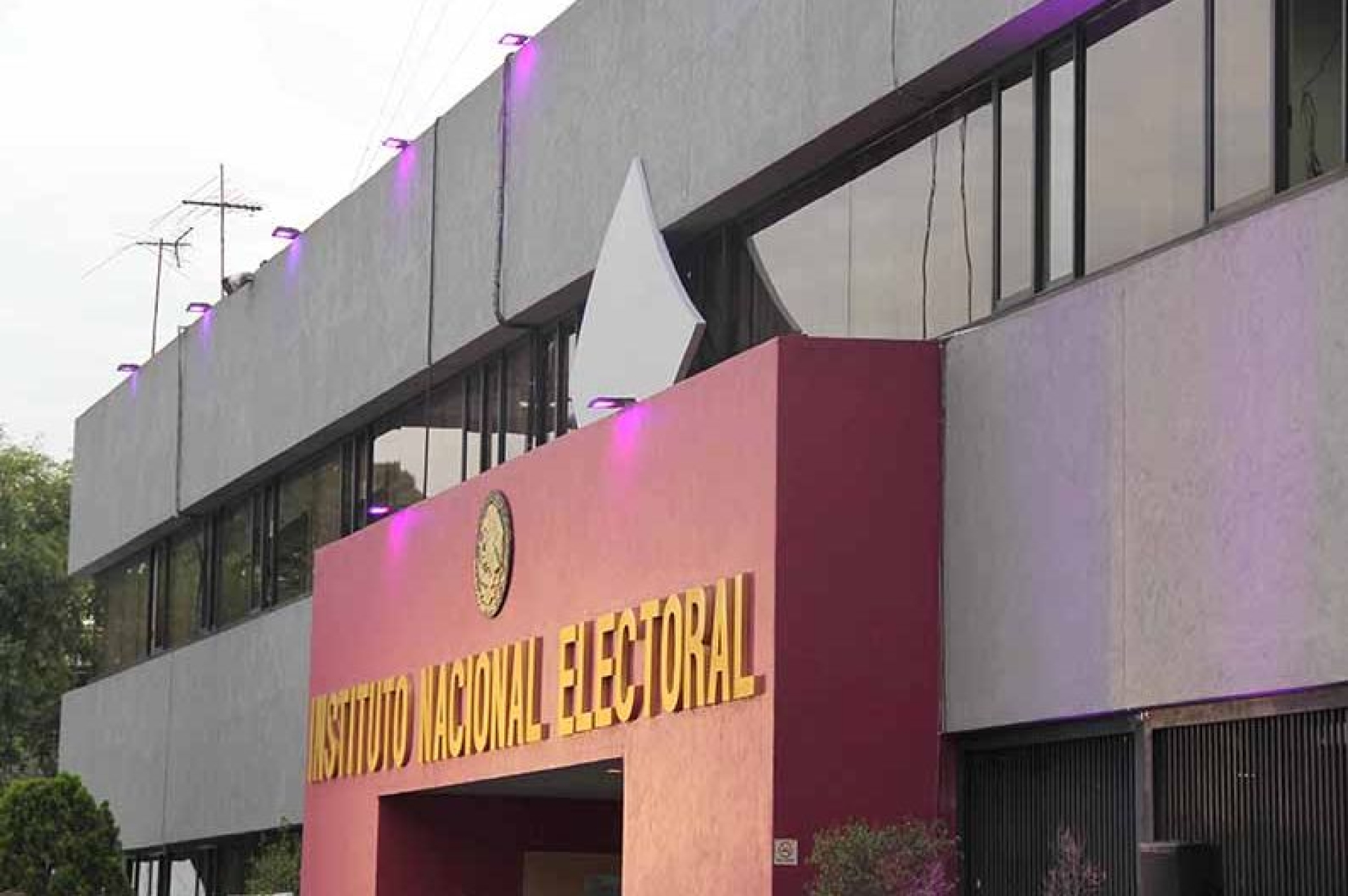 970 trabajadores del INE solicitan retiro ante posible reforma electoral