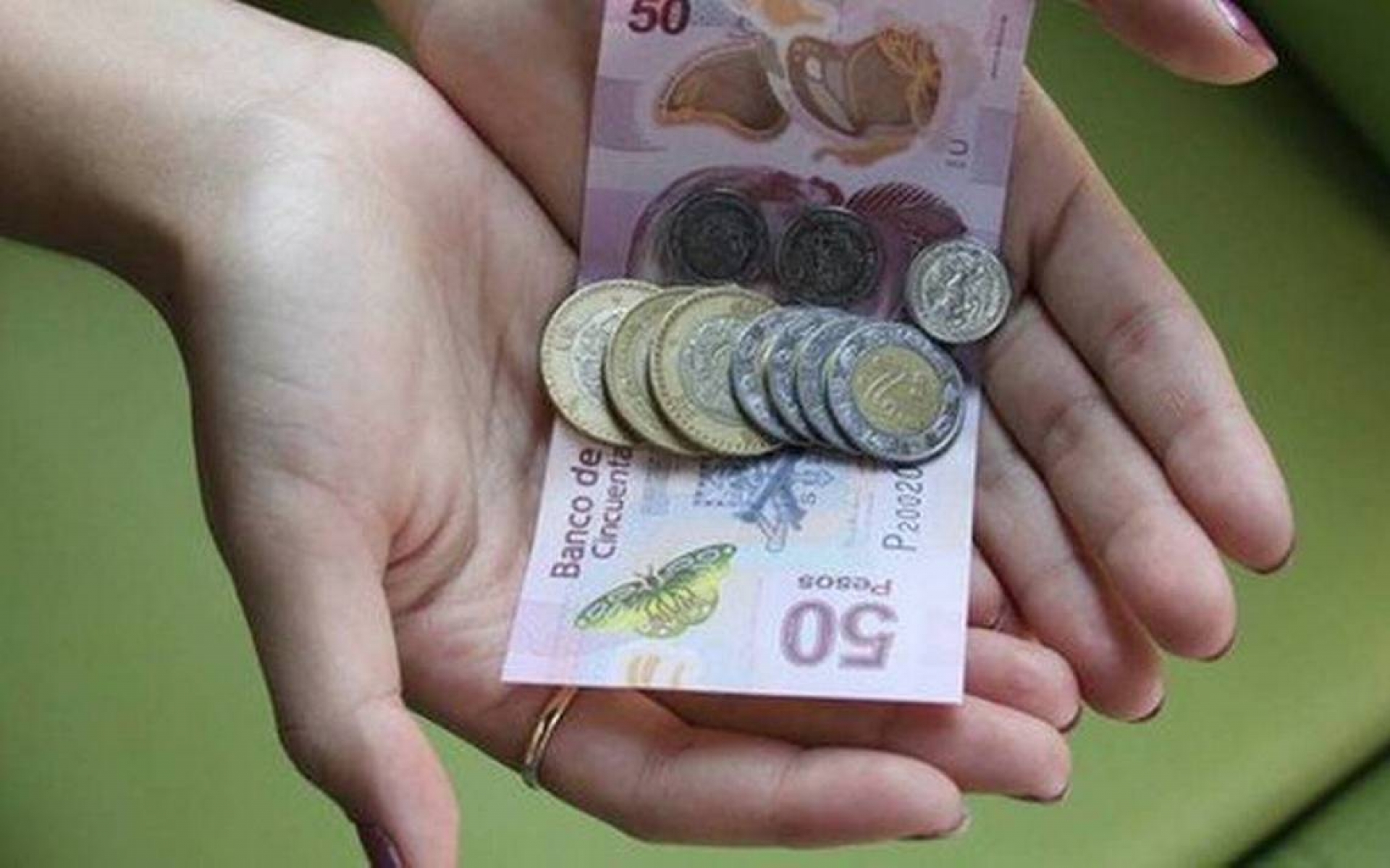 Proponen para 2021 un salario mínimo de entre 128 y 135 pesos