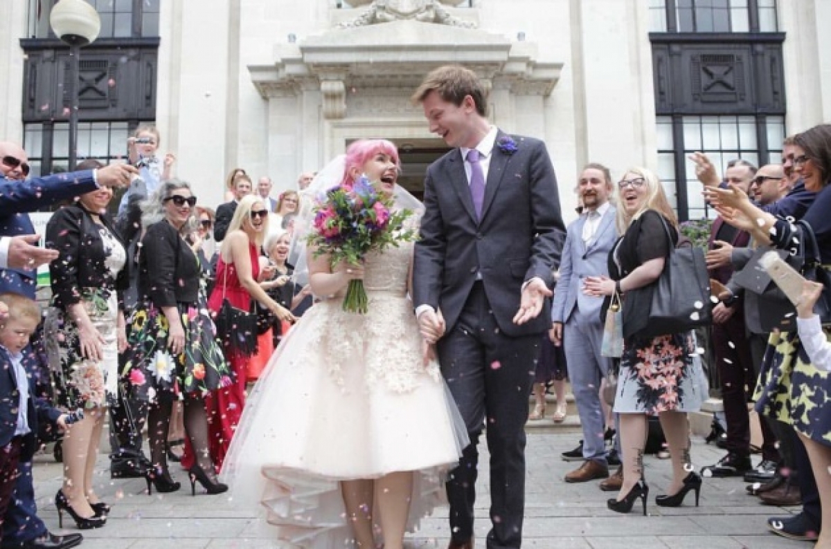 Amor al primer retuit: la boda entre un community manager y su seguidora