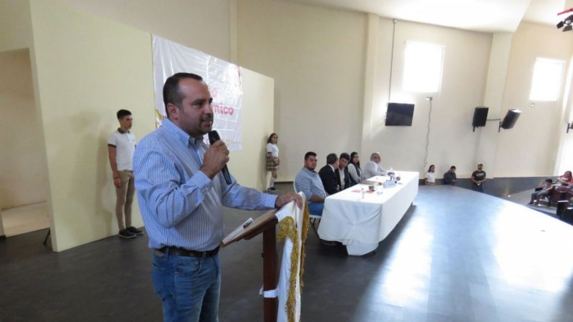 "Cómo te ha de disfrutar tu marido", dice alcalde a víctima de acoso sexual