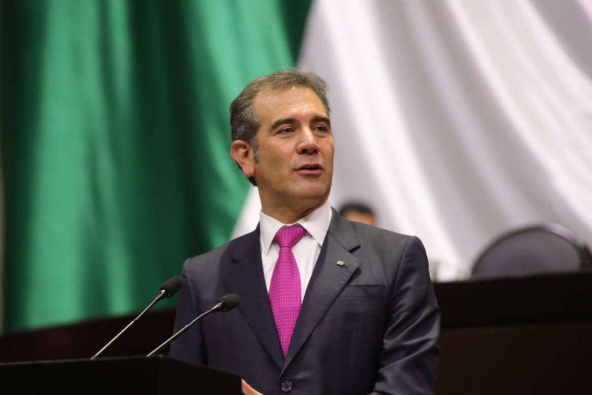 Diputados de Morena exigen a Lorenzo Córdova que se baje el sueldo