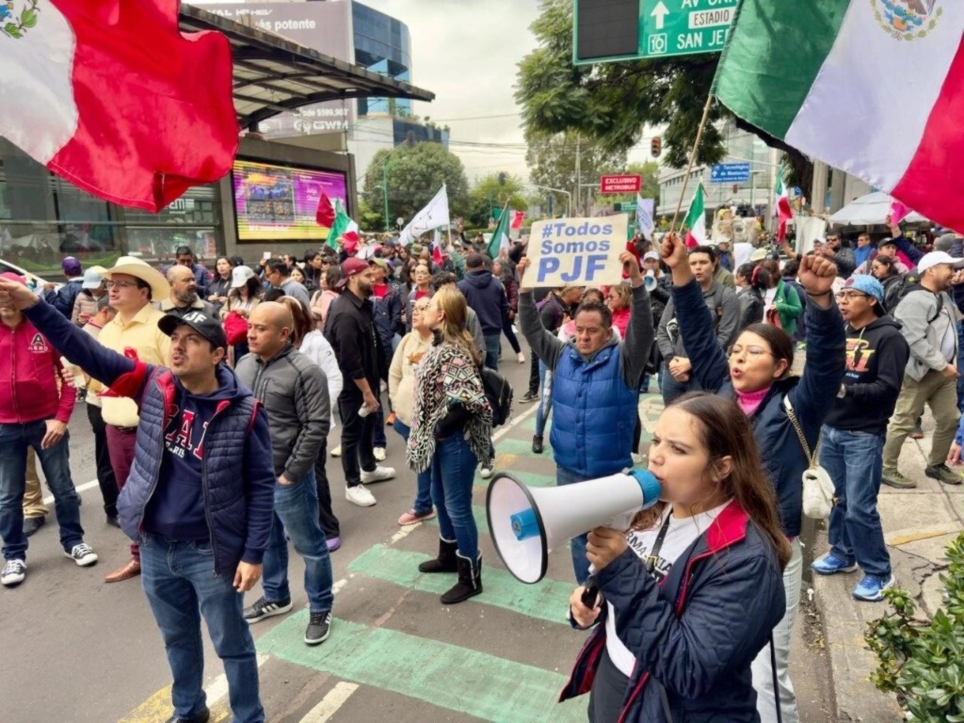 Juez federal ordena a INE y Senado suspender elección judicial