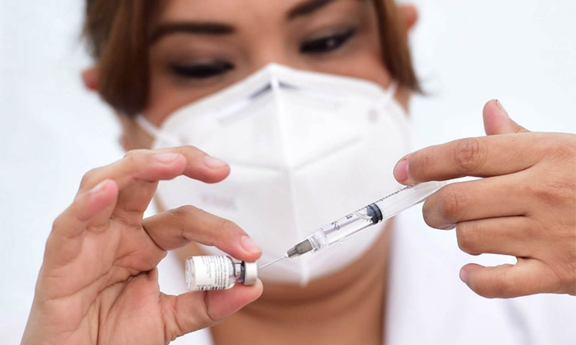 9 mil 579 dosis de vacunas han sido aplicadas a personal de salud en México