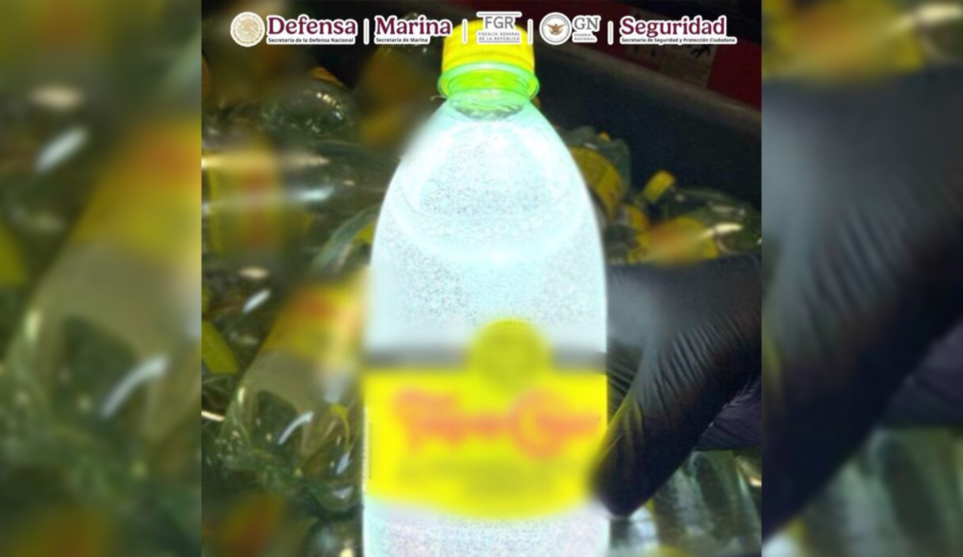 Decomisan más de una tonelada de metanfetamina líquida en botellas de agua mineral