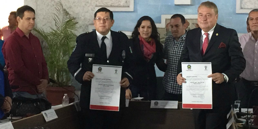 Toman protesta a funcionarios en sesión del Cabildo de Cuernavaca