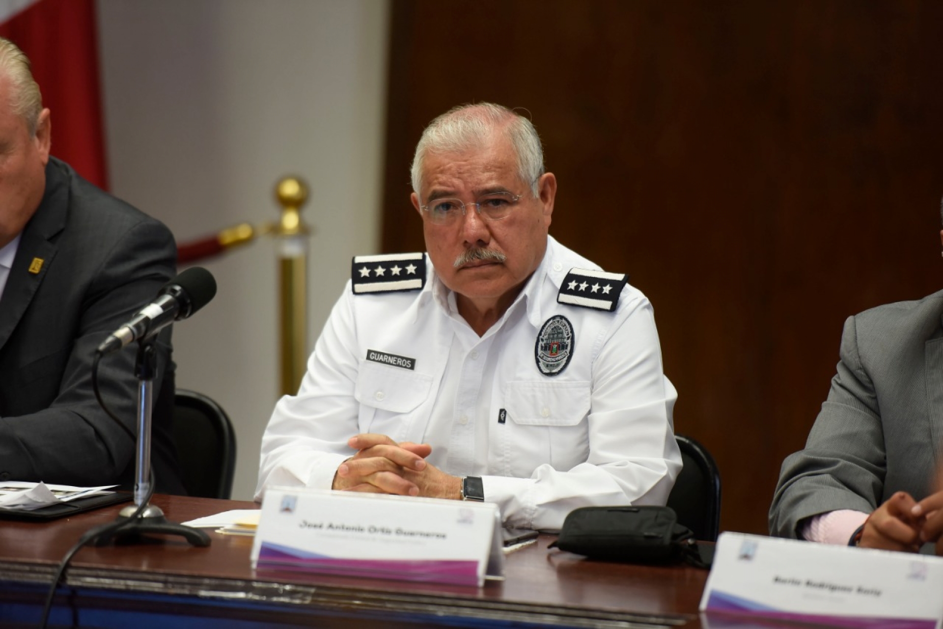 En carta abierta, ofrece disculpa titular de CES