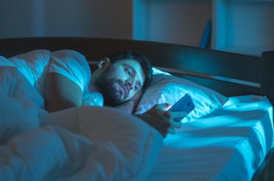 5 efectos para tu salud por usar tu celular antes de dormir