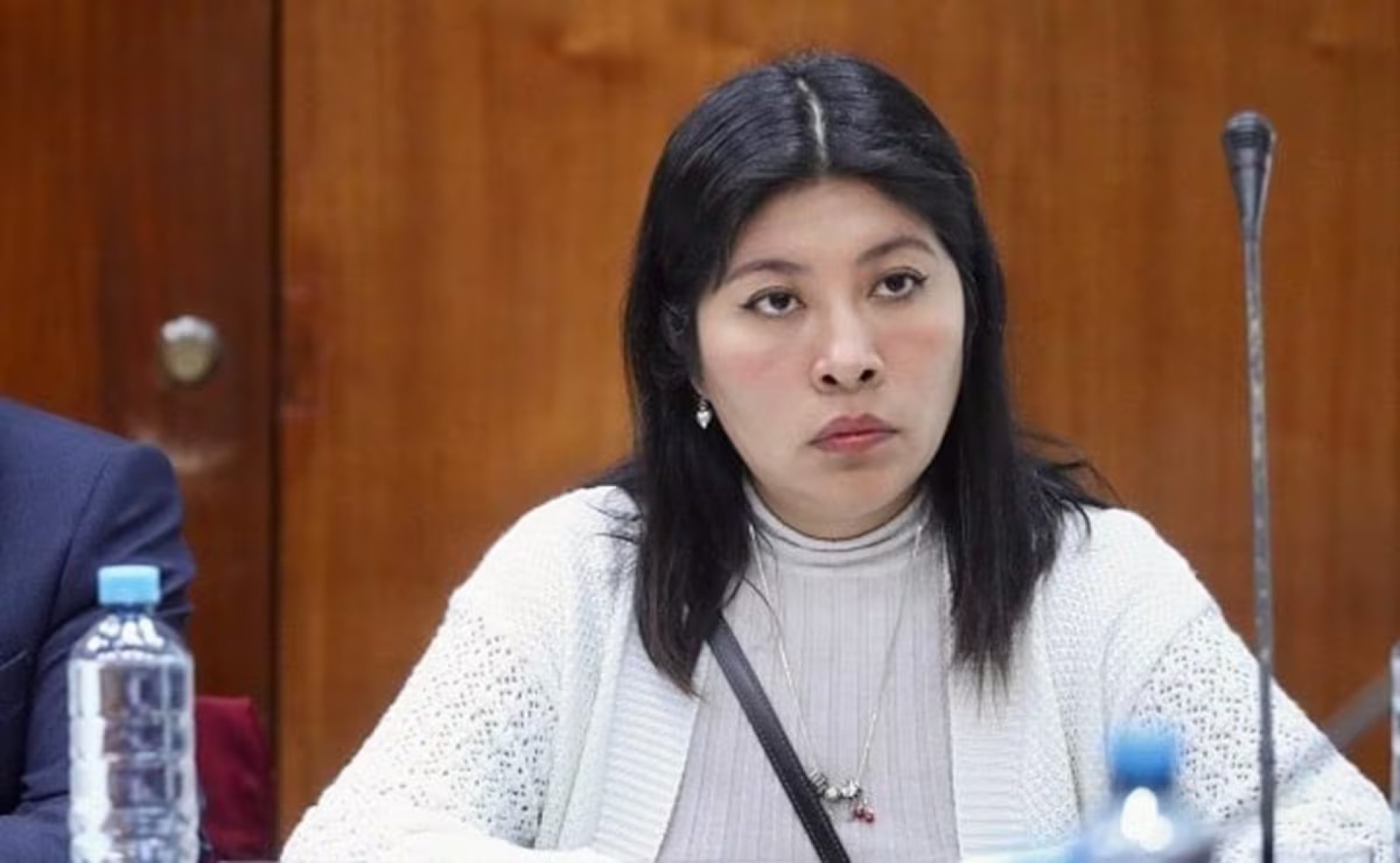 Juez ordena capturar y encarcelar a Betssy Chávez, asilada en embajada de México
