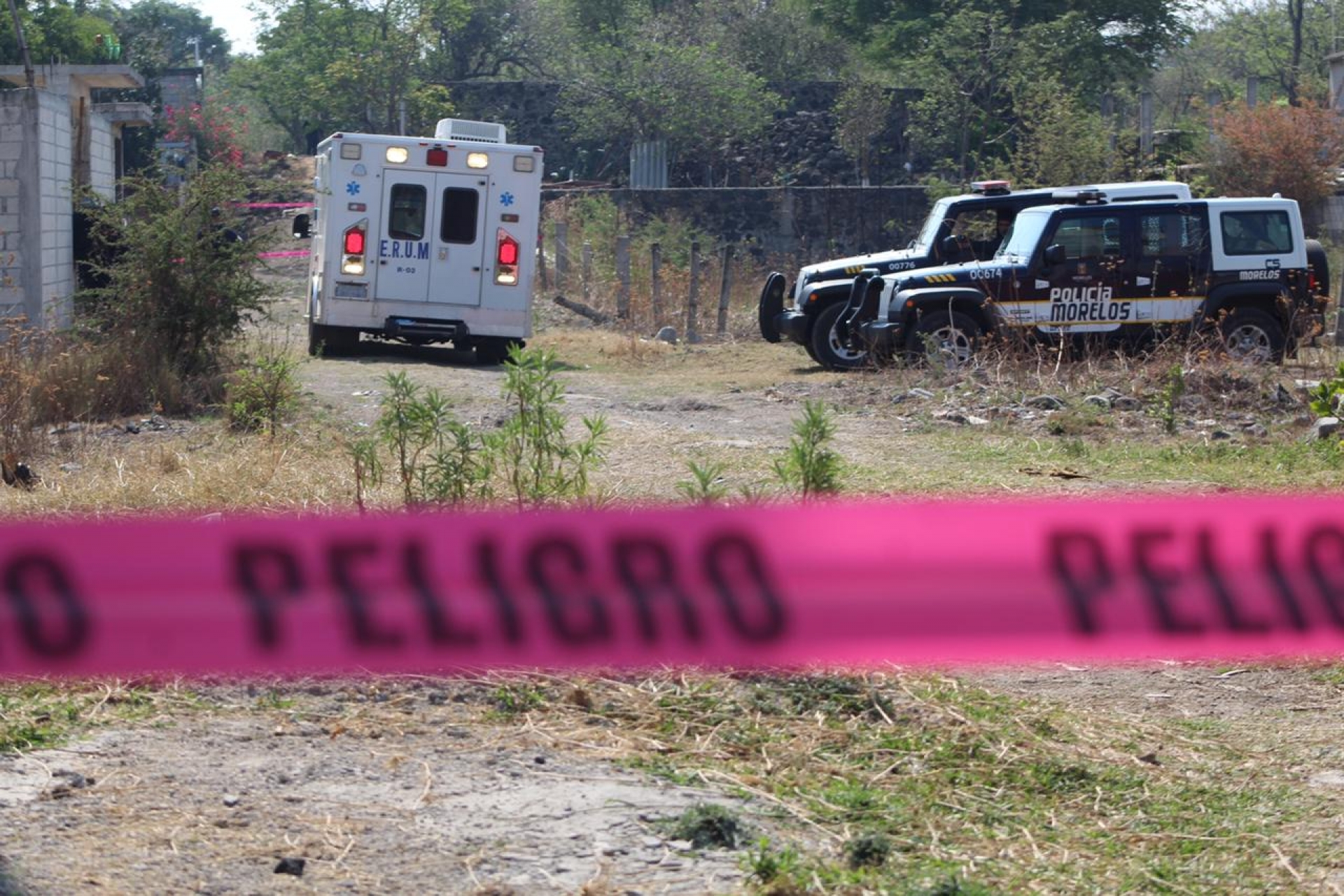 Encuentran un cadáver encobijado en la colonia Valle Alegre, en Tepoztlán