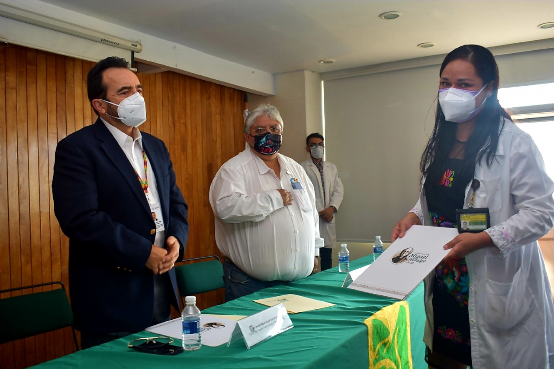 Entrega IMSS Morelos diplomas a personal que atiende pacientes covid-19