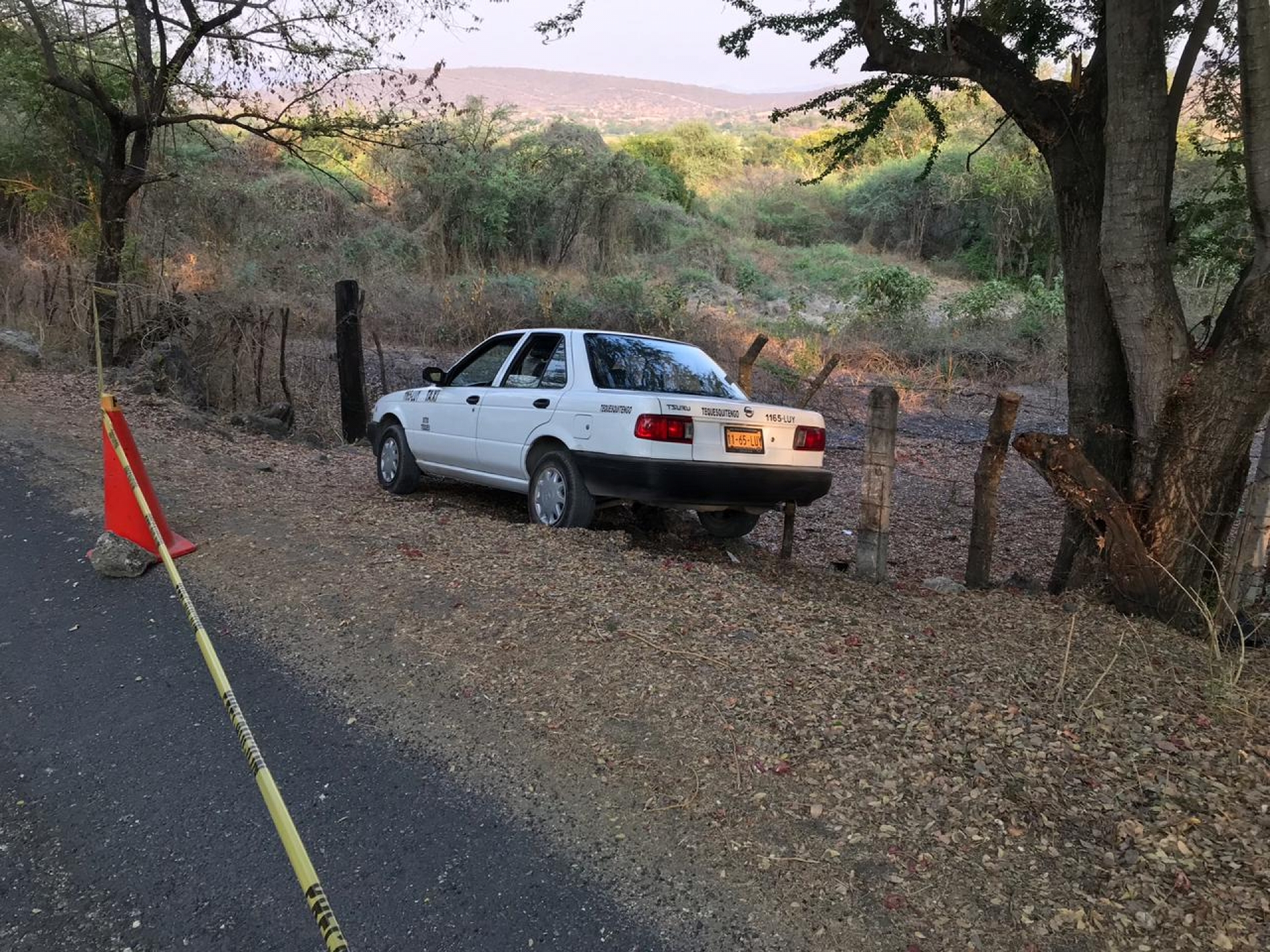 Hallan el cadáver de un hombre en un taxi, en Tehuixtla