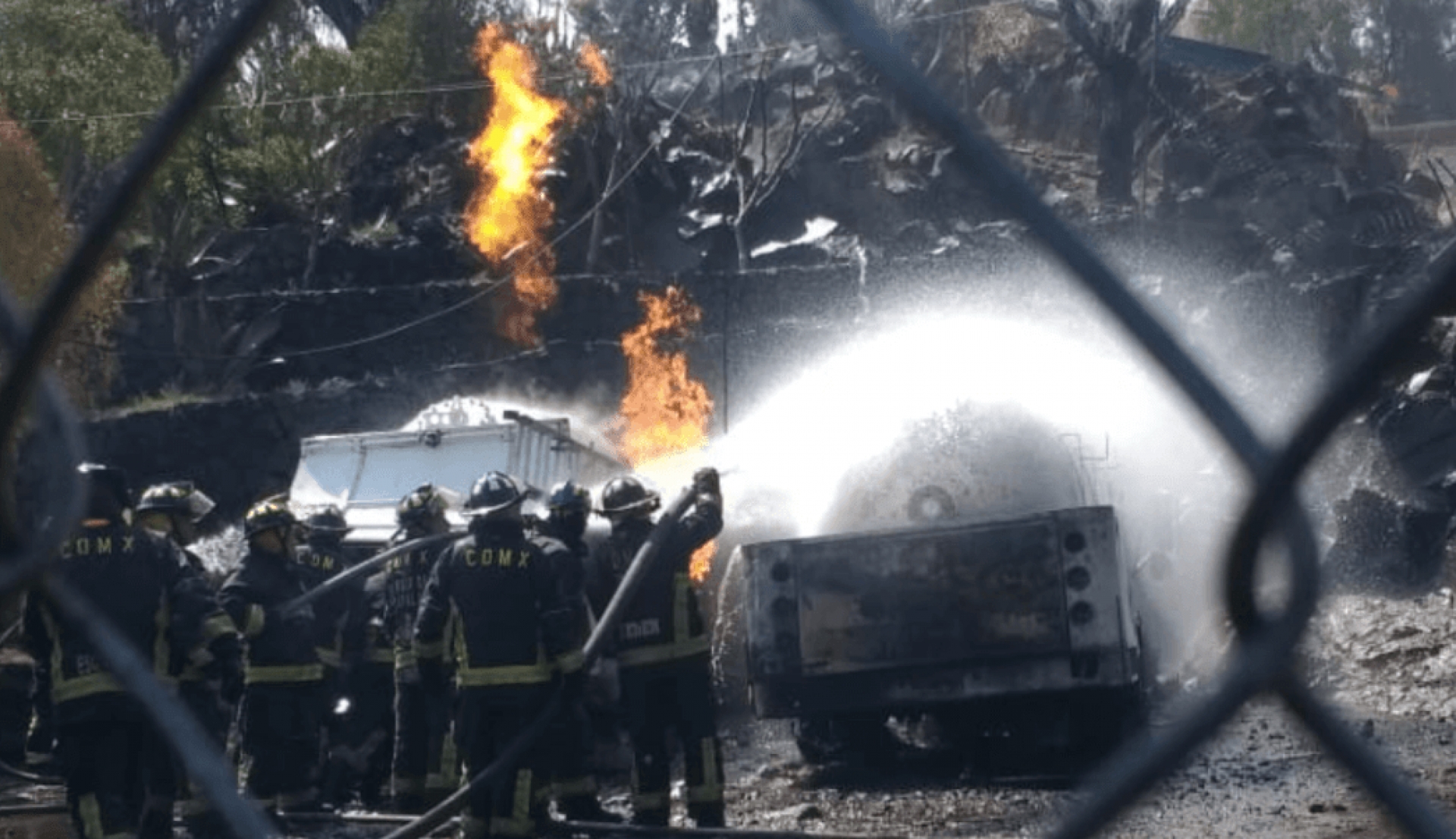 Pipa de gas explota en Milpa Alta, CDMX; hay heridos graves