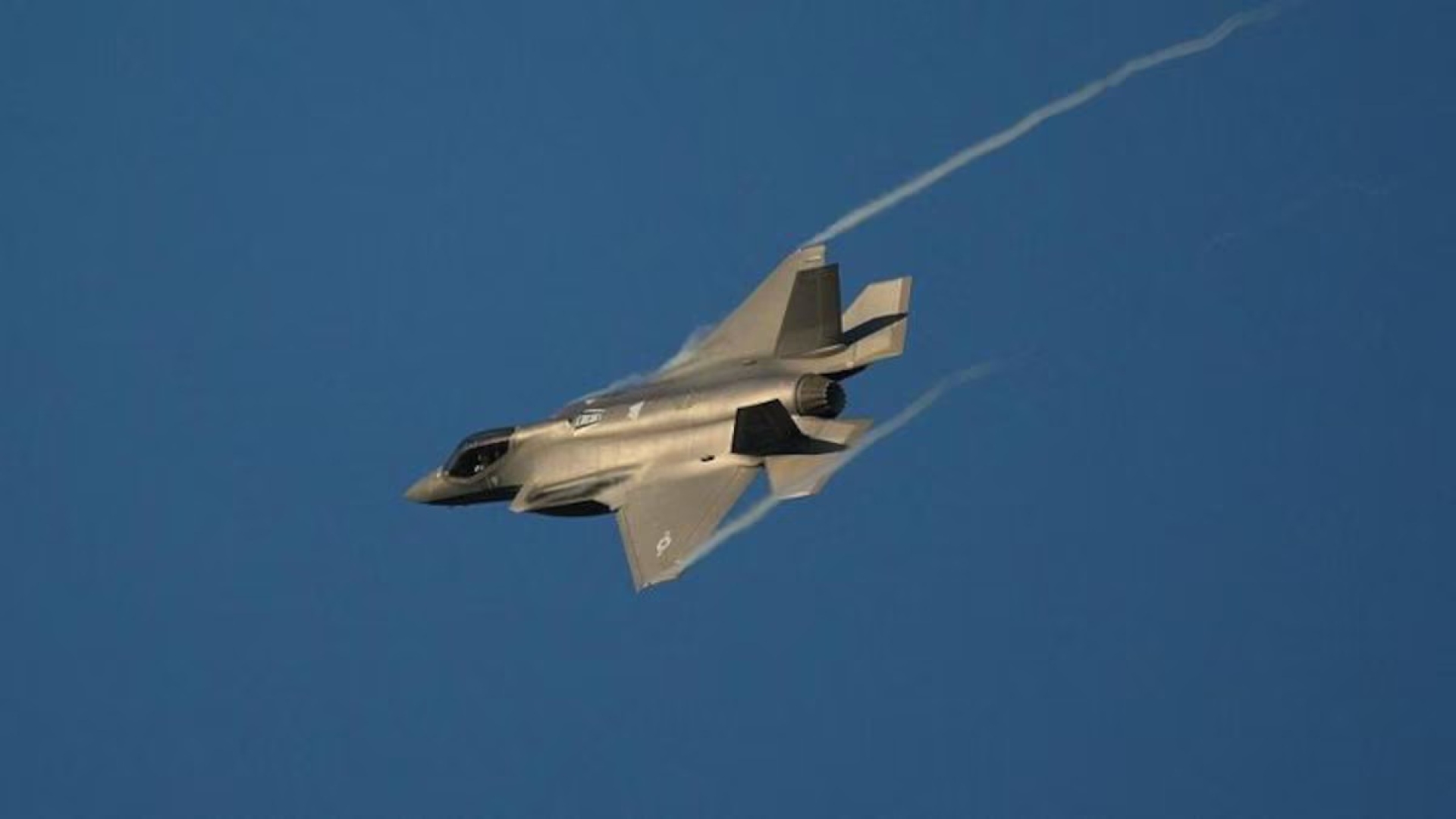 Avión F-35 de Estados Unidos aterriza de emergencia tras presunto ataque iraní