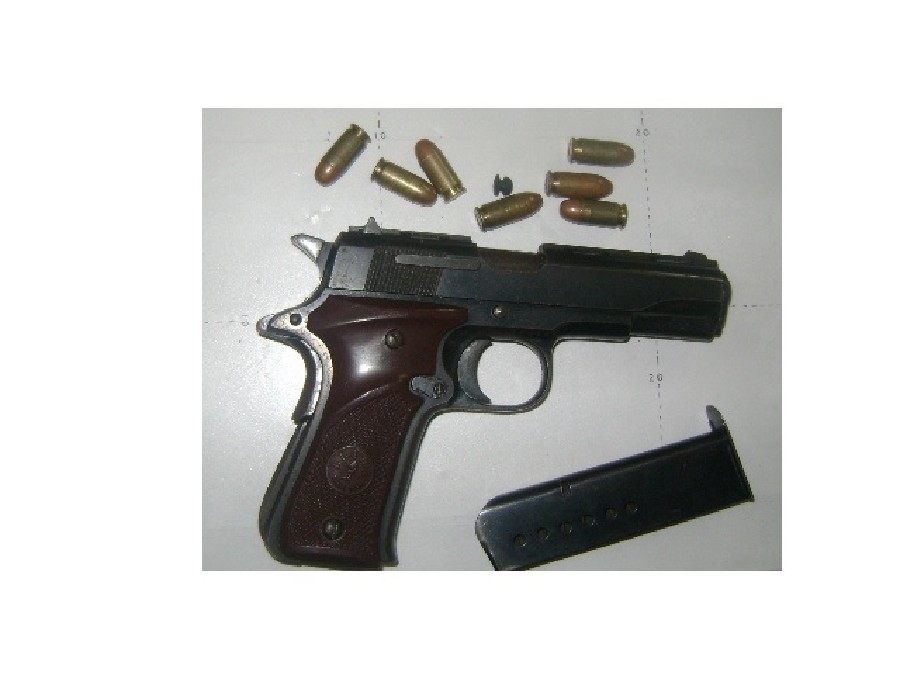 Fue detenido en posesión de una pistola y varios cartuchos