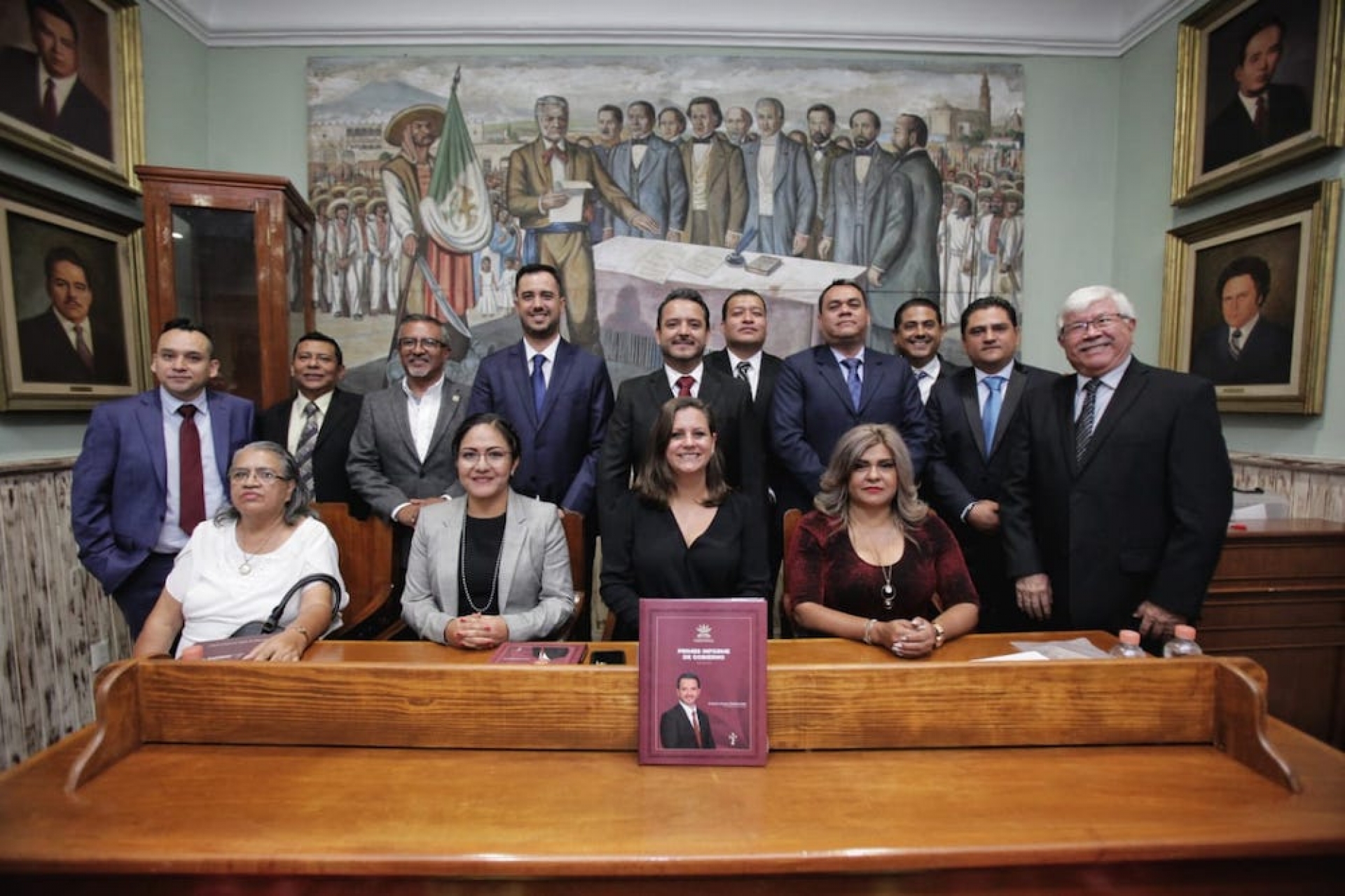 Villalobos entregó informe al Cabildo