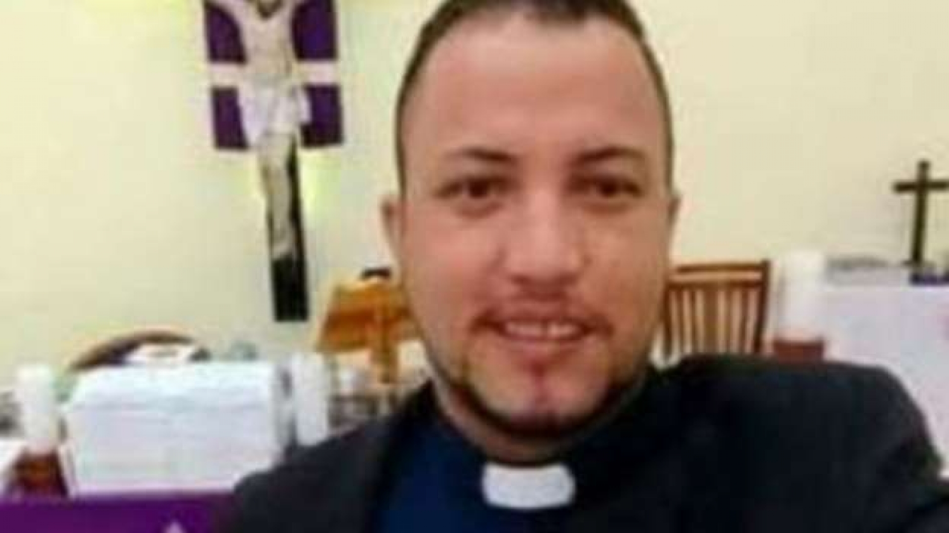 Sujeto finge ser sacerdote para pedir limosna y estafar a católicos