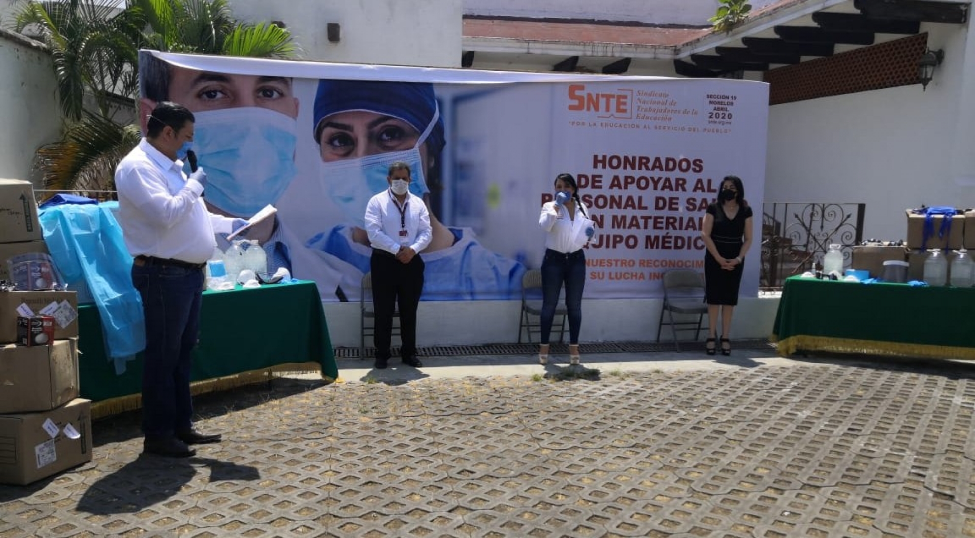 Entrega SNTE donación de materiales y equipos de protección personal al ISSSTE