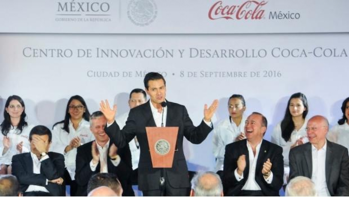 De buen humor, el mandatario mexicano se salió por un segundo de su guión durante un evento