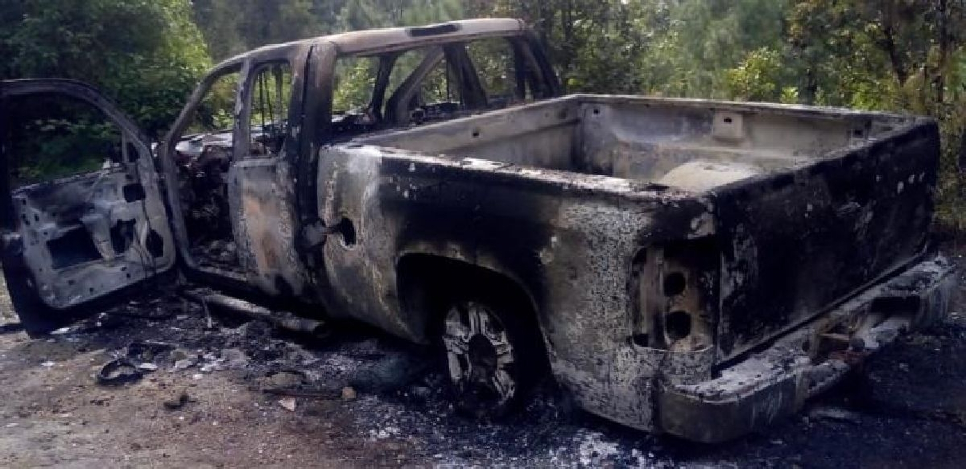 Encuentran una camioneta calcinada en Huitzilac