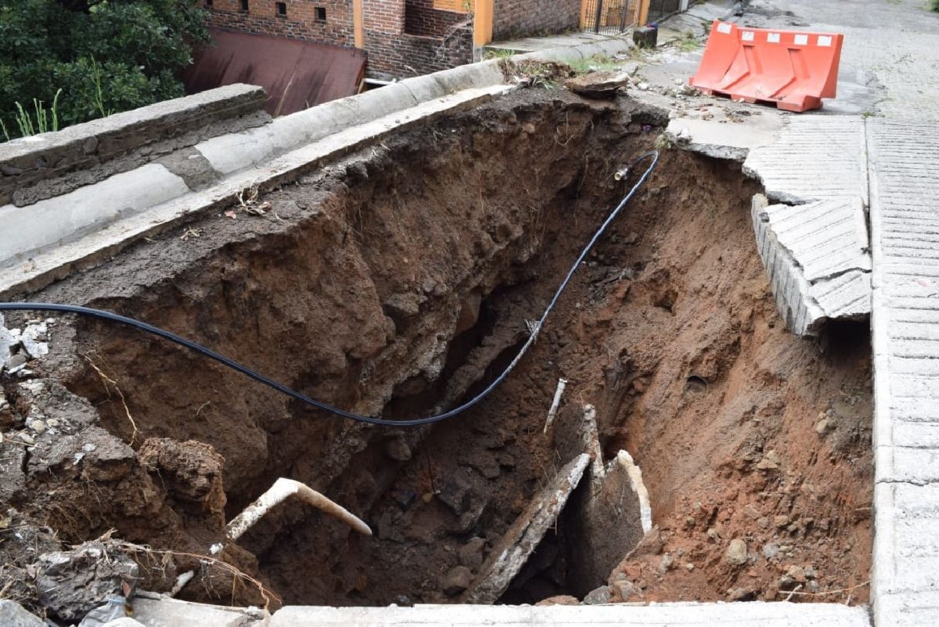El socavón de Lomas de Tzompantle, de ocho metros de profundidad