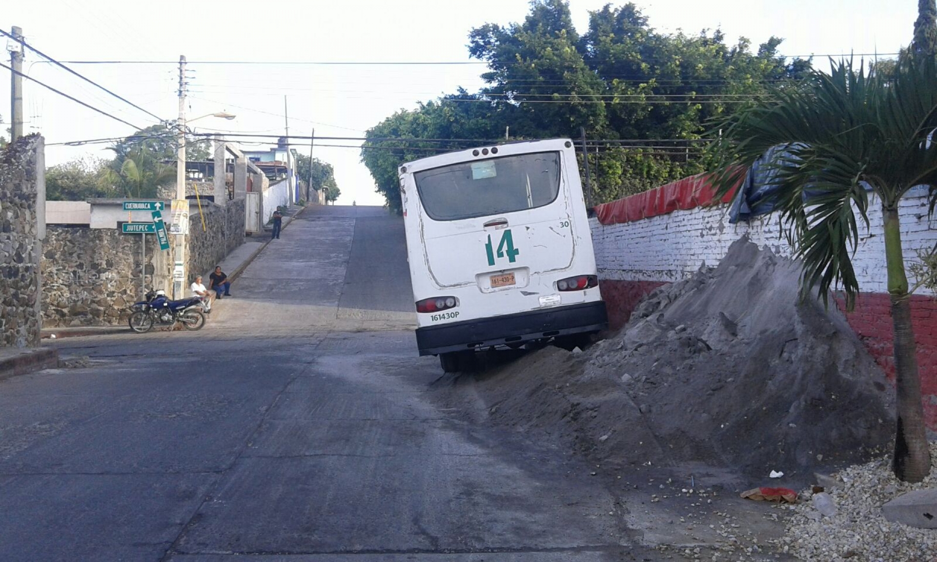 Por temor a cambios de la SMyT, permisionarios de la Ruta 14 no contemplan compra de nuevas unidades