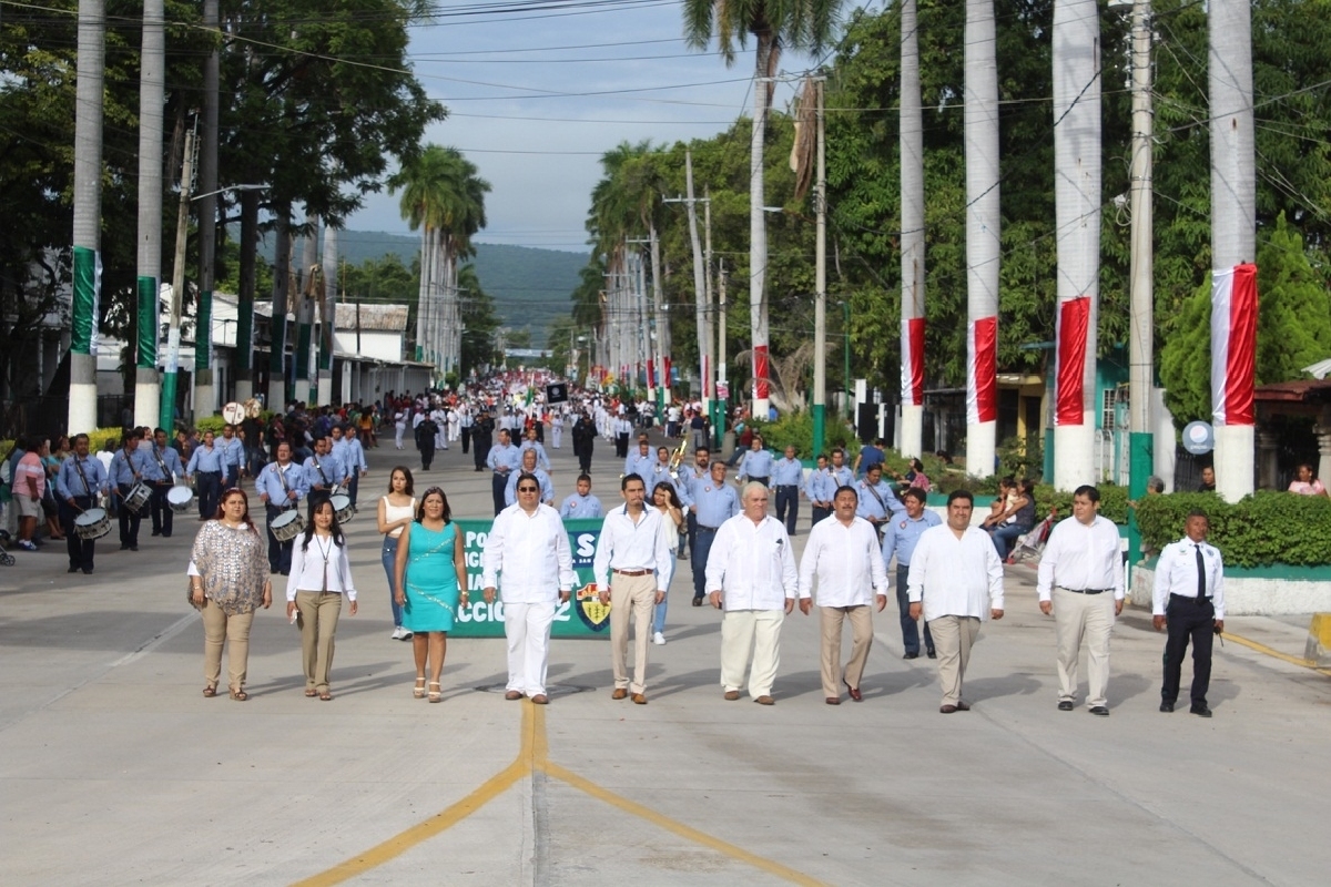 Con desfile conmemoraron el 206 aniversario del inicio de la lucha de independencia en la zona surponiente