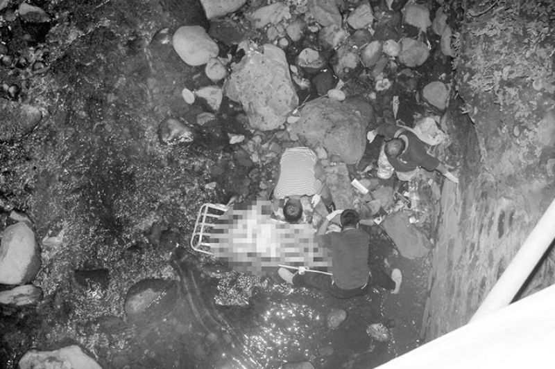 Un hombre falleció al caer a una barranca