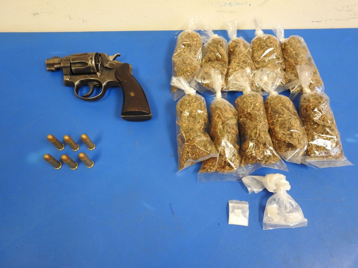 Atrapan a un individuo armado y con drogas en Puente de Ixtla