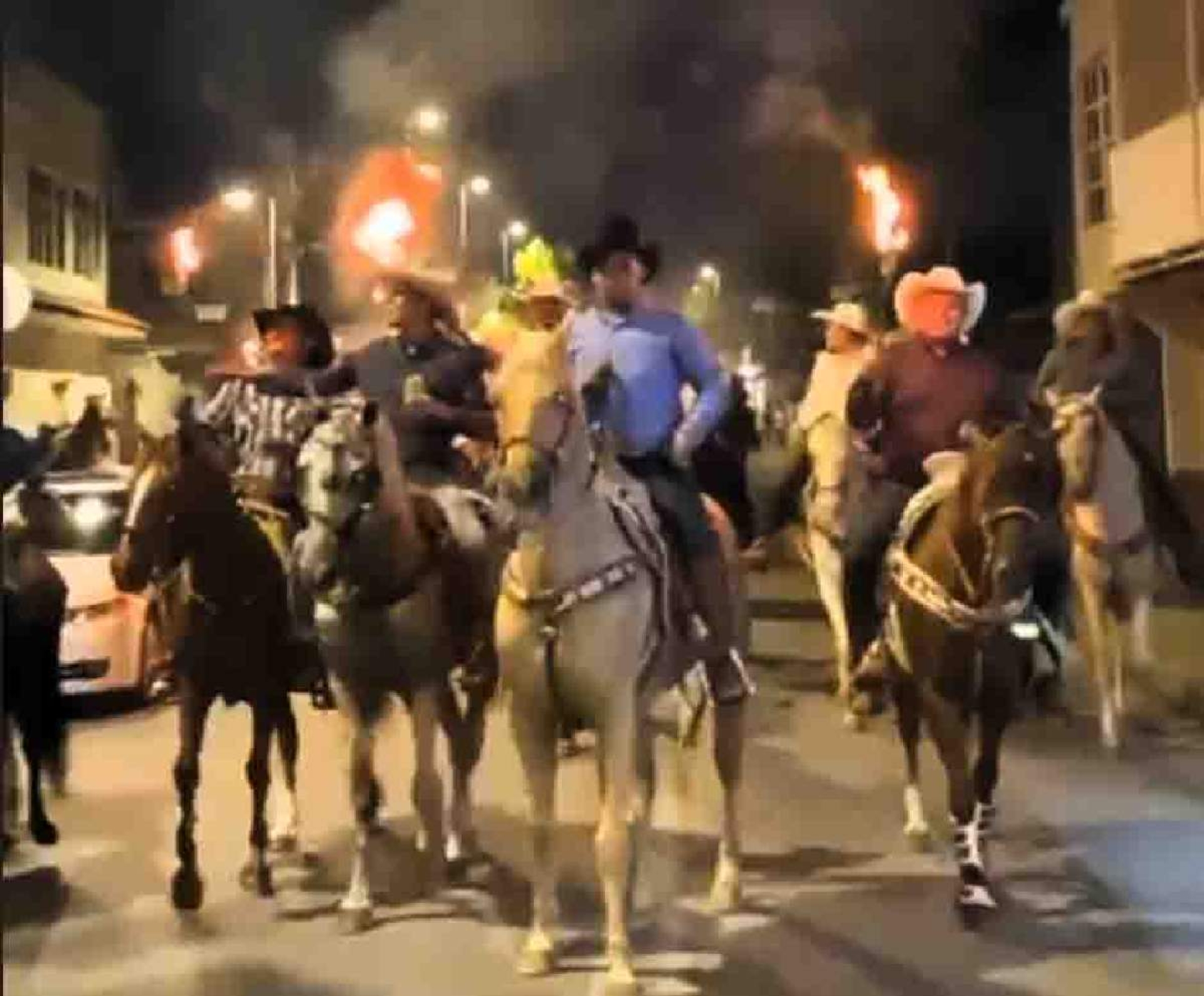 El 25 de octubre, la tercera cabalgata nocturna en Anenecuilco