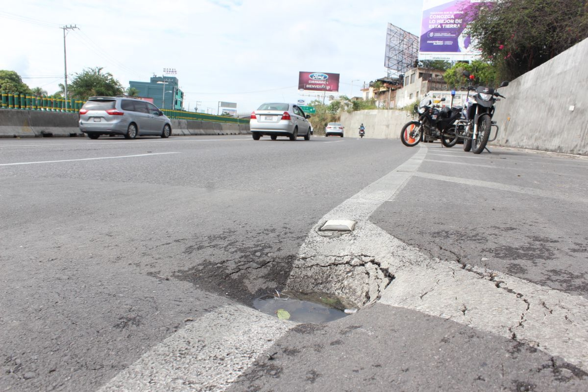Para la SCT, hundimiento en Paso Exprés es “sólo un bache de 60 por 60”