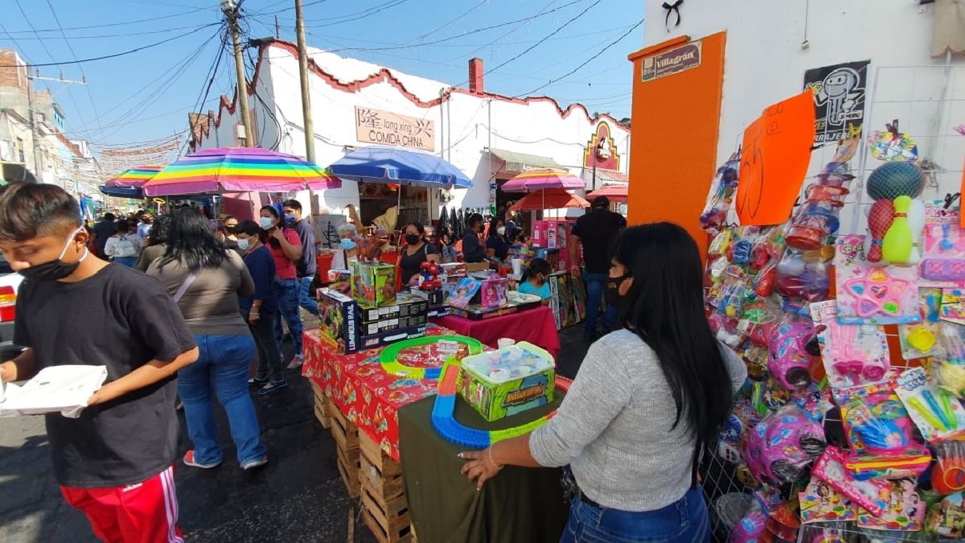 Confrontan comerciantes a autoridades por ventas de Día de Reyes en Cuautla