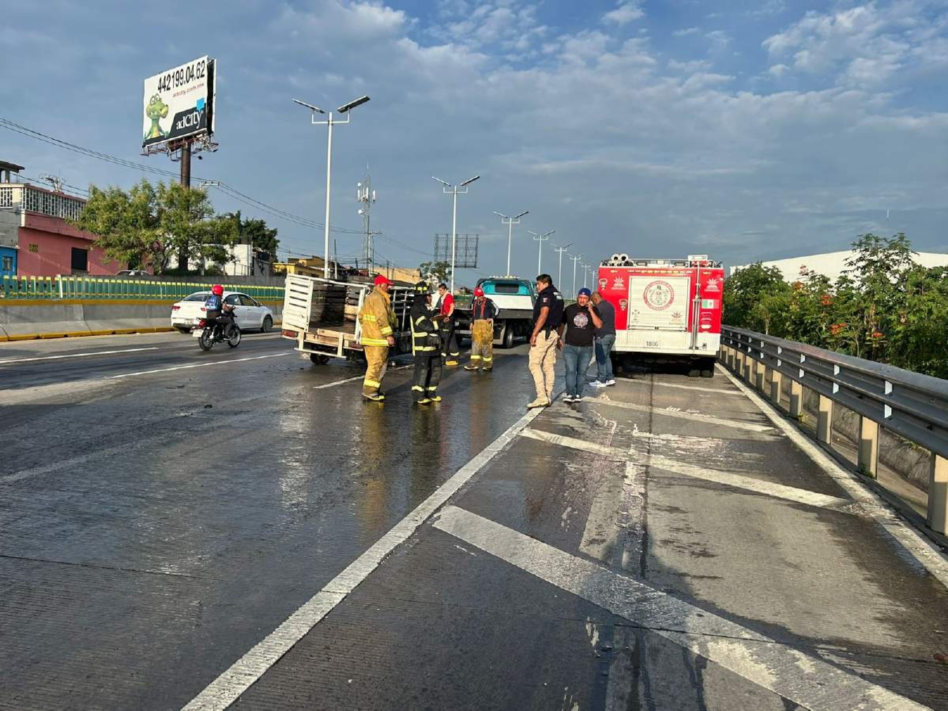 Se incendia una camioneta en el Paso Exprés