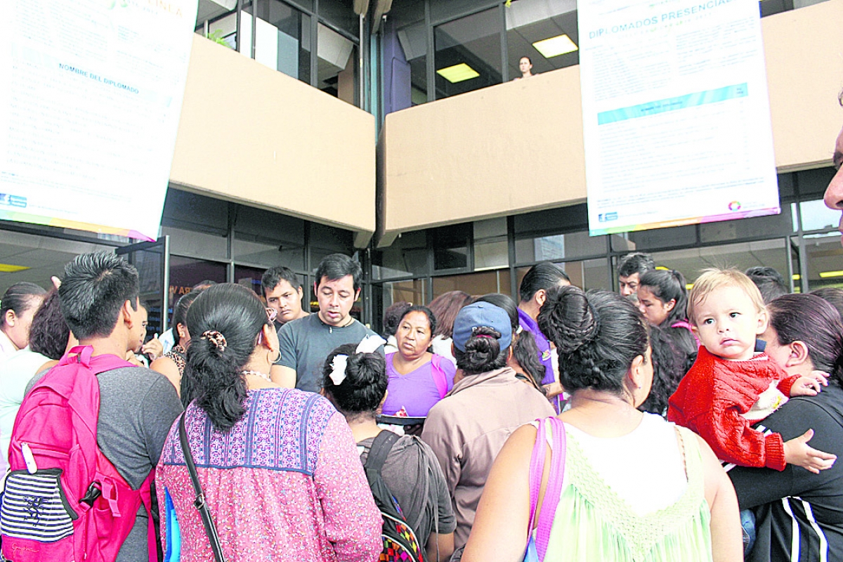 Padres de familia exigen liberación de recursos para escuela de Jiutepec